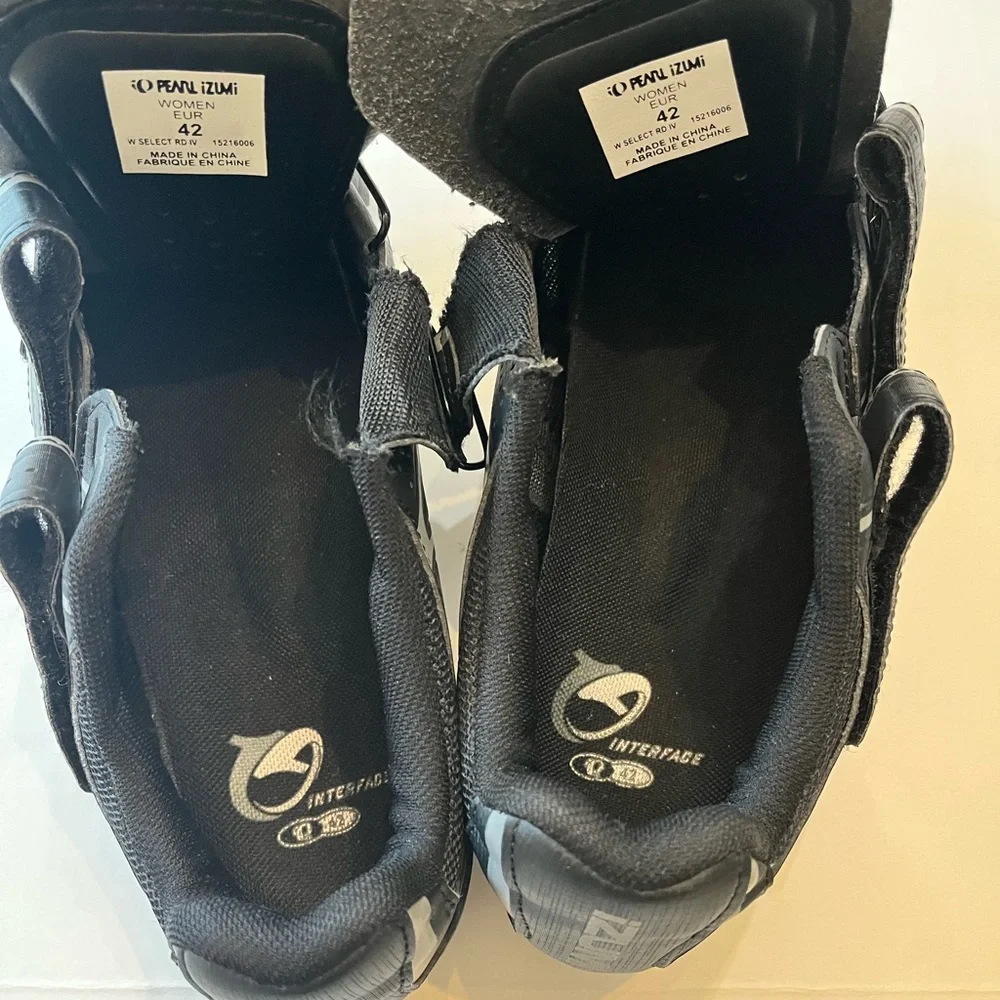 Pearl Izumi Women’s Select Rd IV Black Gray Low Profile Cleats Cycling shoes 42